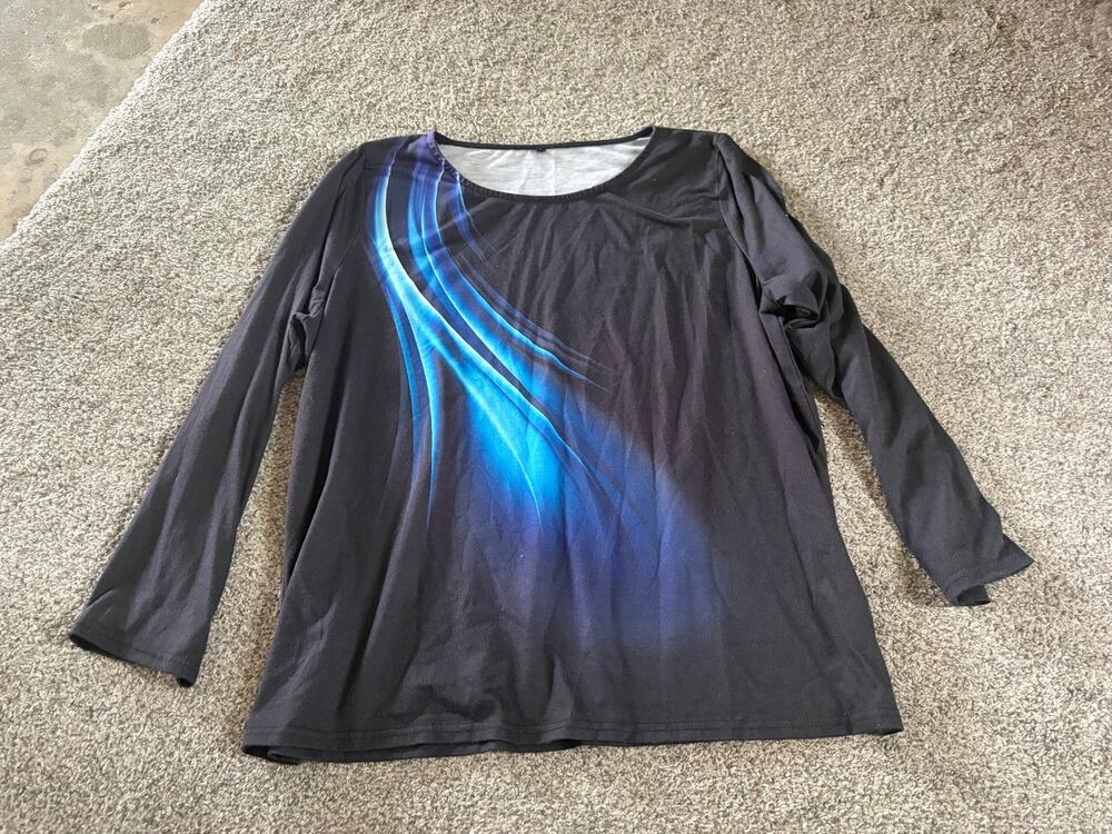 Womens 4x abstract blue and black top
